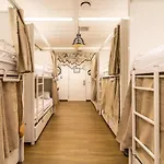 Hostelle - Women Only بيت شباب أمستردام