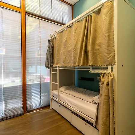 Hostelle - Female Only *