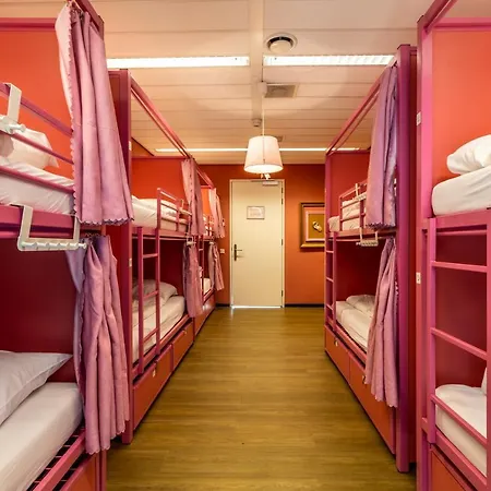 Hostelle - Female Only