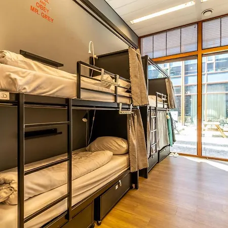 Hostelle - Female Only