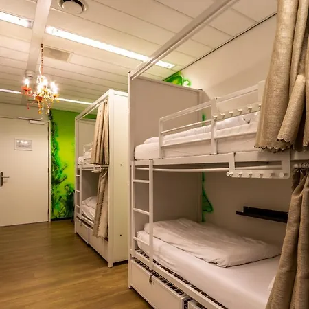 Hostelle - Female Only