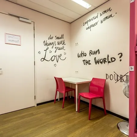 Hostelle - Female Only Hostel