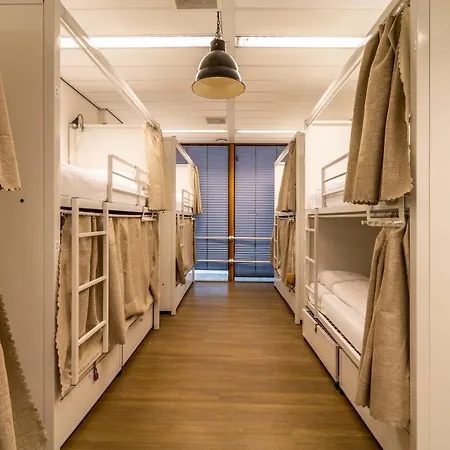Hostelle - Female Only *