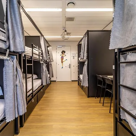 Hostelle - Female Only *