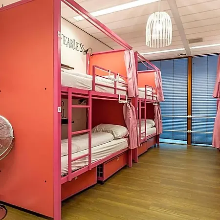 Hostelle - Women Only