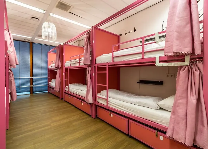 Hostelle - Women Only *