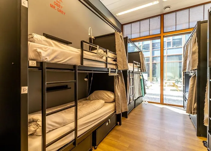 Hostelle - Women Only