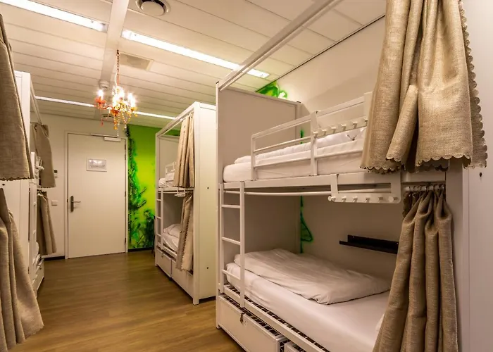 Hostelle - Women Only