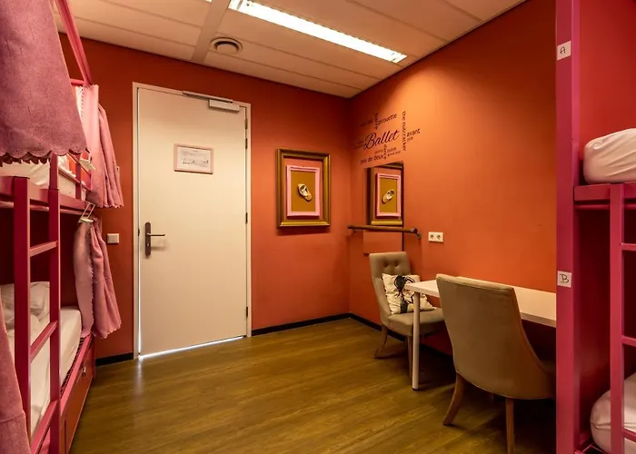 Hostelle - Women Only *