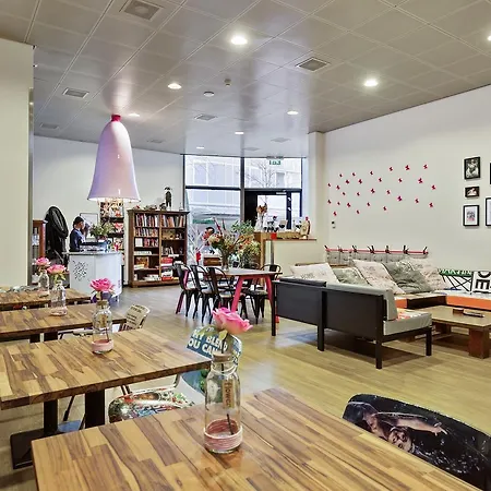Hostelle - Female Only *