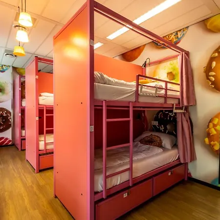 Hostelle - Women Only אכסניה