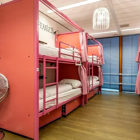 Hostelle - Women Only